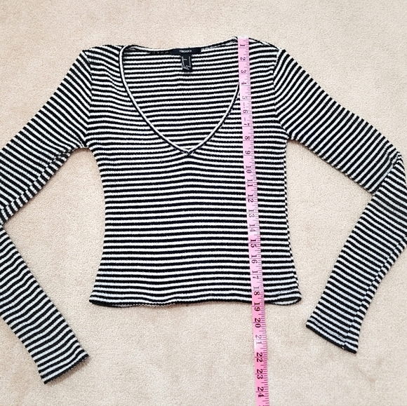 Y2K Womans Forever 21 Stripped Crop Top Size Small very Stretchy Material - Picture 7 of 7